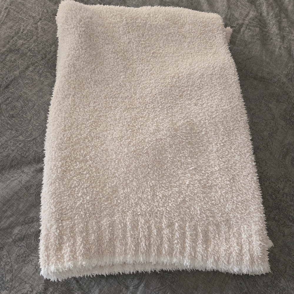 Barefoot Dreams throw blanket Pale Pink  White Trim Cozy Comfortable Chic Soft - Picture 9 of 10